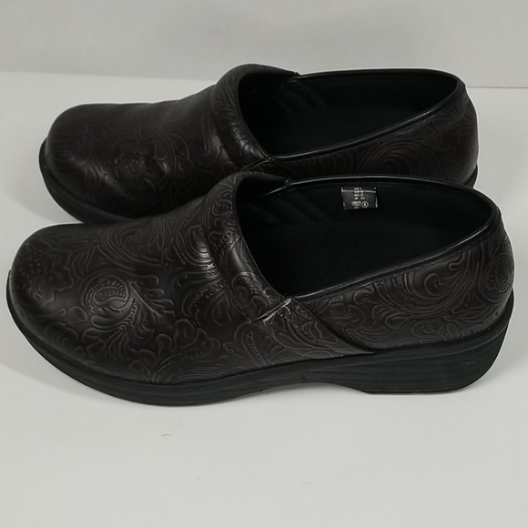 safeTstep Women's Slip Resistant Brown Clogs - Picture 2 of 8